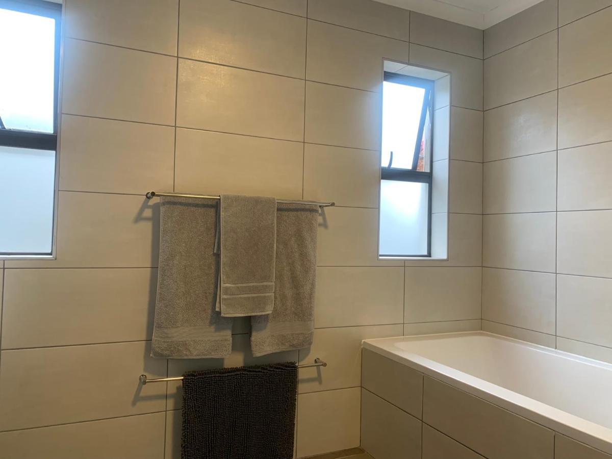 Melville Gap Guesthouse ヨハネスブルグ エクステリア 写真